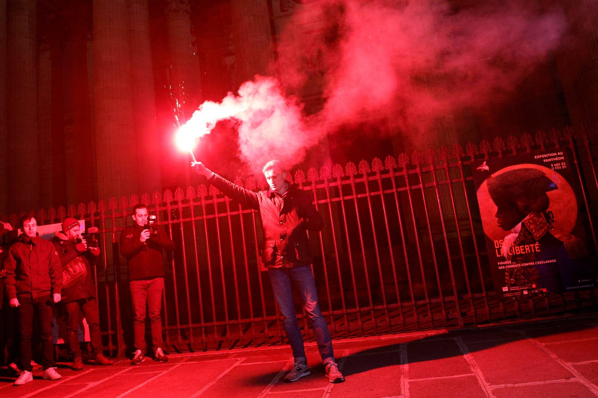 Mort de Thomas: autorisé par la justice administrative, le rassemblement d'ultradroite des Natifs à Paris a réuni 200 personnes