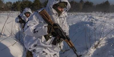 Guerre en Ukraine: des volontaires ukrainiens s'entraînent contre les 