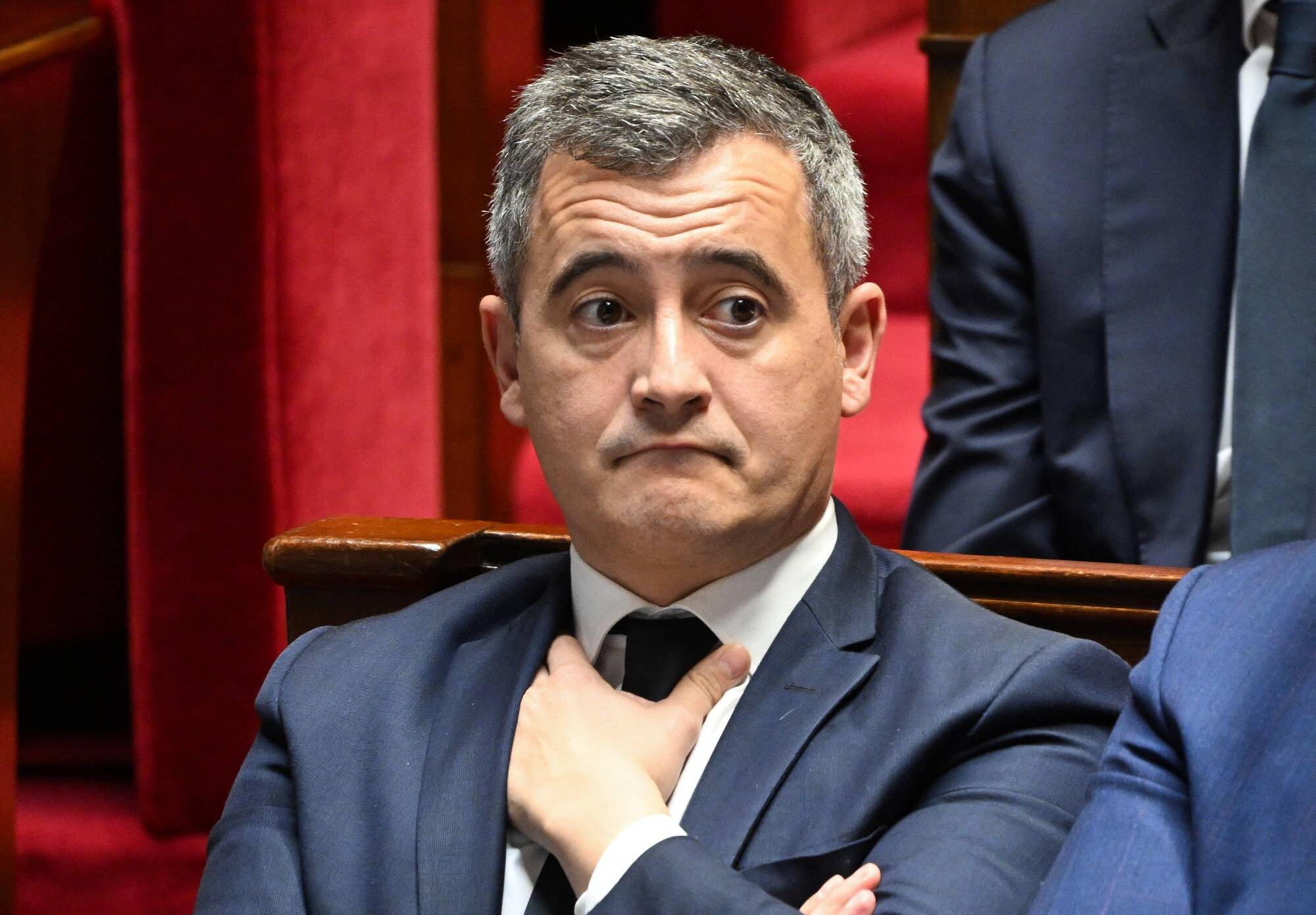 Projet de loi immigration: on fait le point sur les accusations de "corruption" de députés portées contre Gérald Darmanin