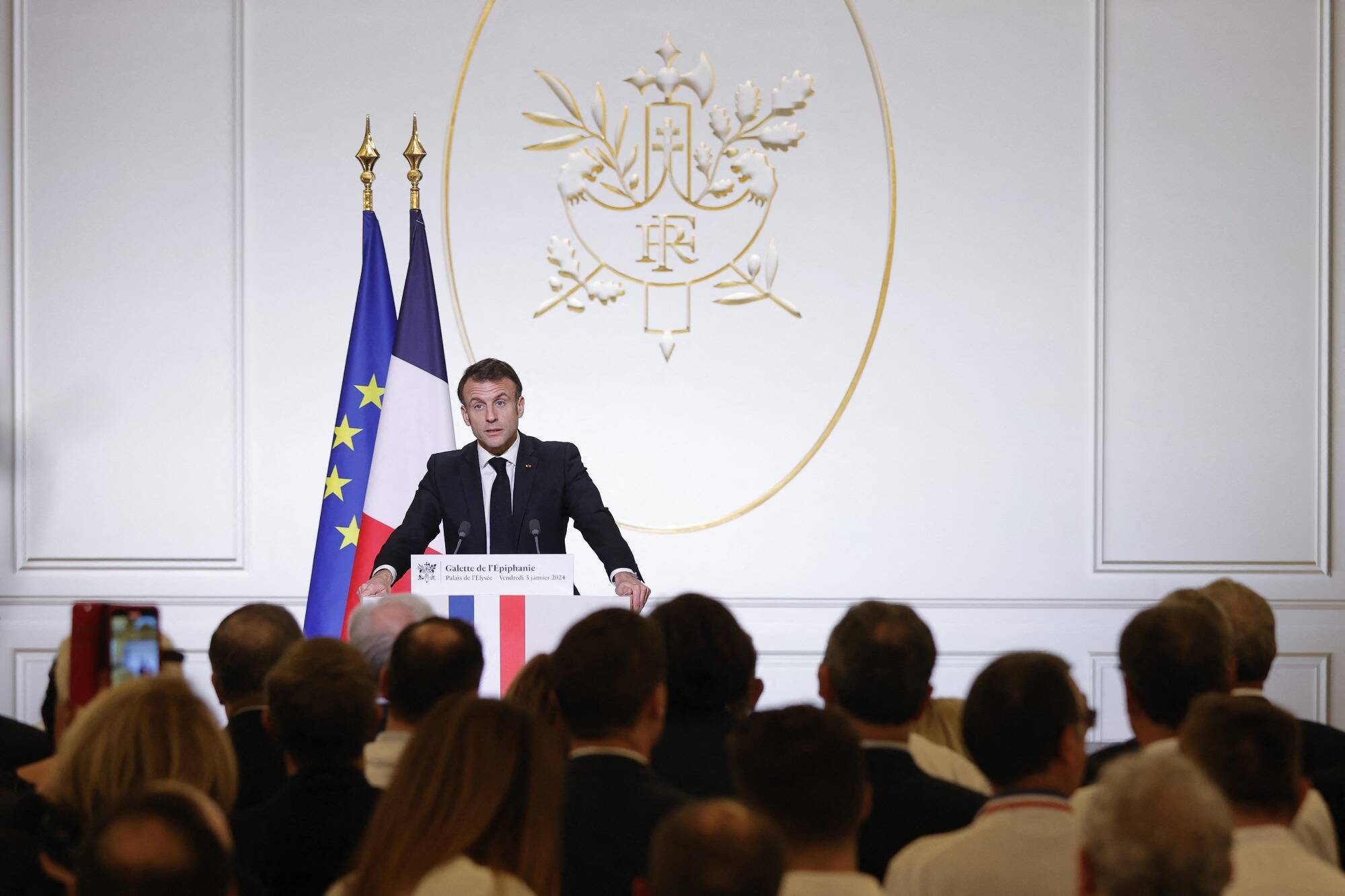 "Ce ne fut qu'un rendez-vous avec lui-même", énième et interminable bavardage"... les principales réactions à la conférence de presse d'Emmanuel Macron