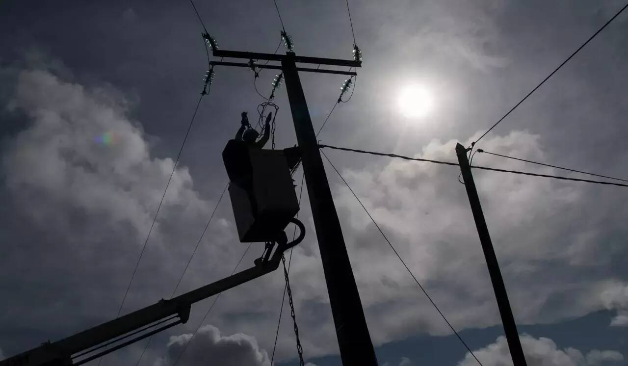 Un poteau électrique de moyenne tension menace de s'effondrer près de Nice: des centaines de foyers privés de courant, les équipes d'Enedis sur place