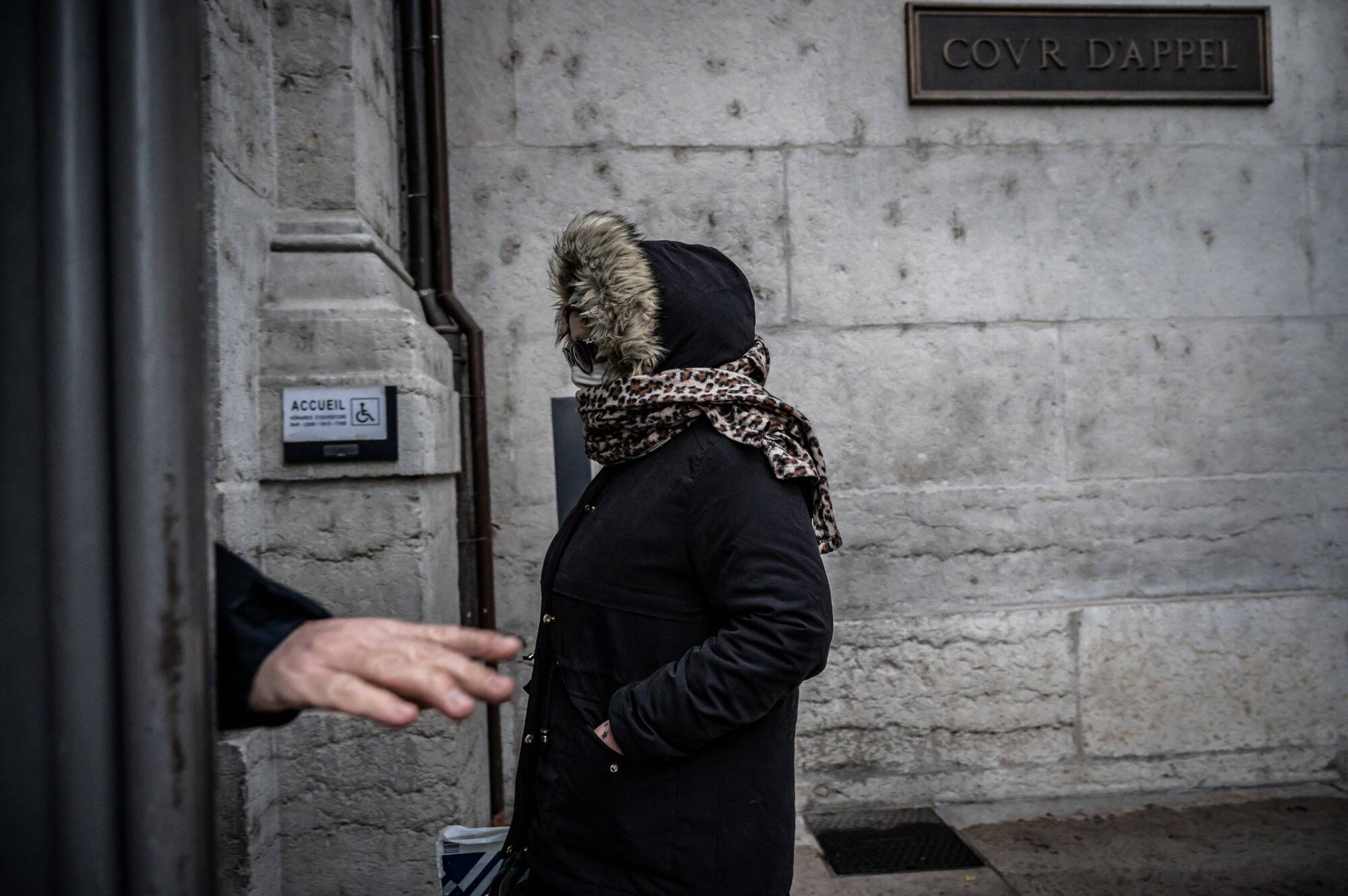 "Je vais vous dire ce qui s'est passé ce jour-là": jugée pour avoir tué ses deux jeunes filles, une mère avoue sa responsabilité