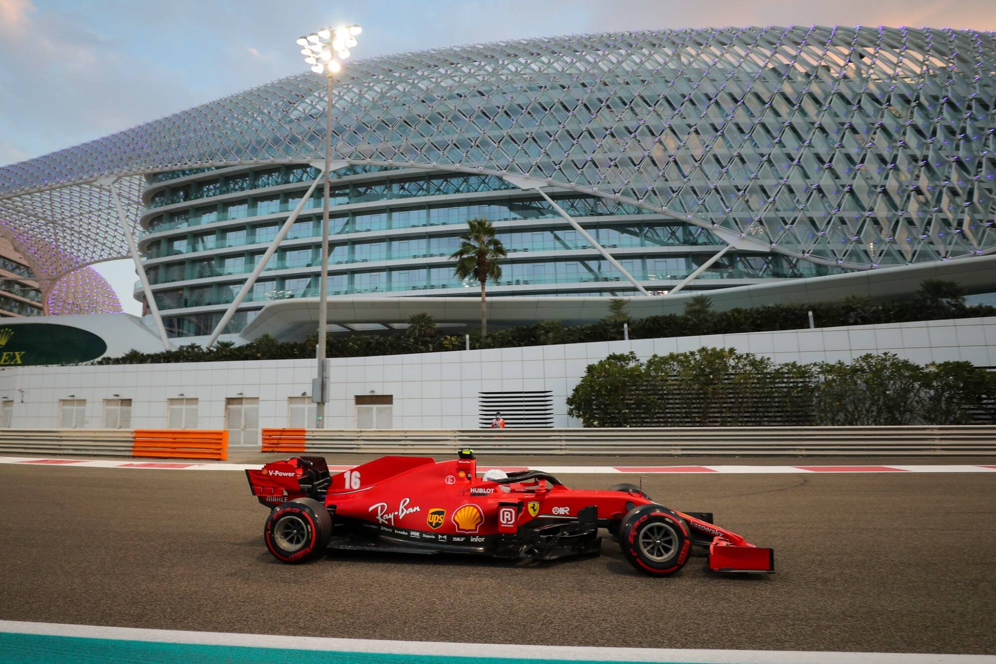 Le Monégasque Charles Leclerc 12e sur la grille de départ du Grand Prix d'Abu Dhabi