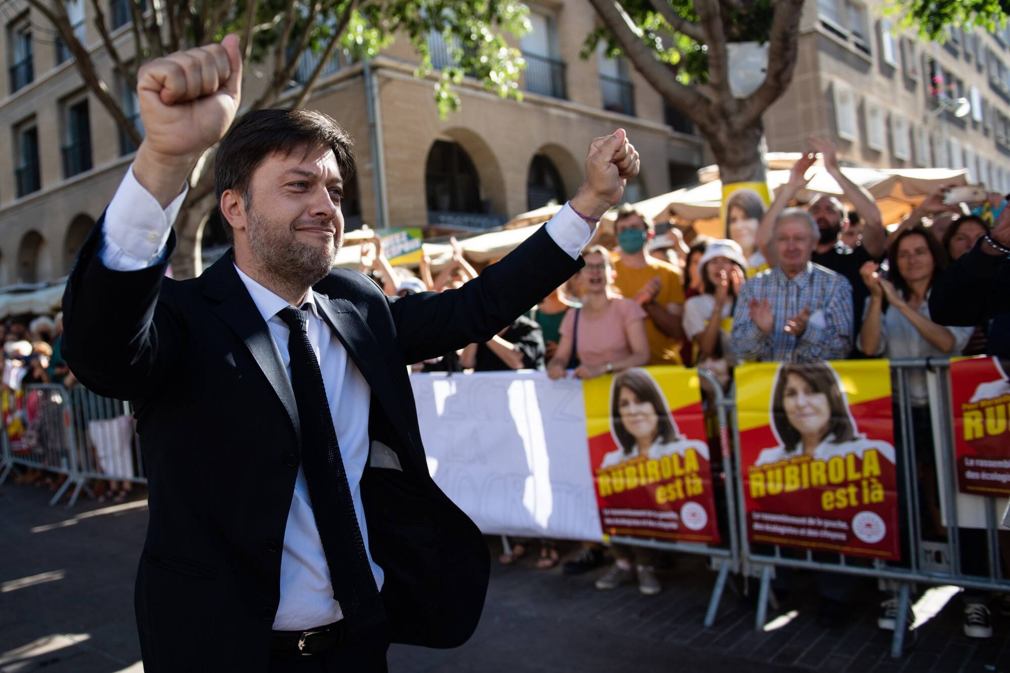 Le maire de Marseille estime que supprimer les allocations aux familles de dealers est "pathétique" et se paye Christian Estrosi