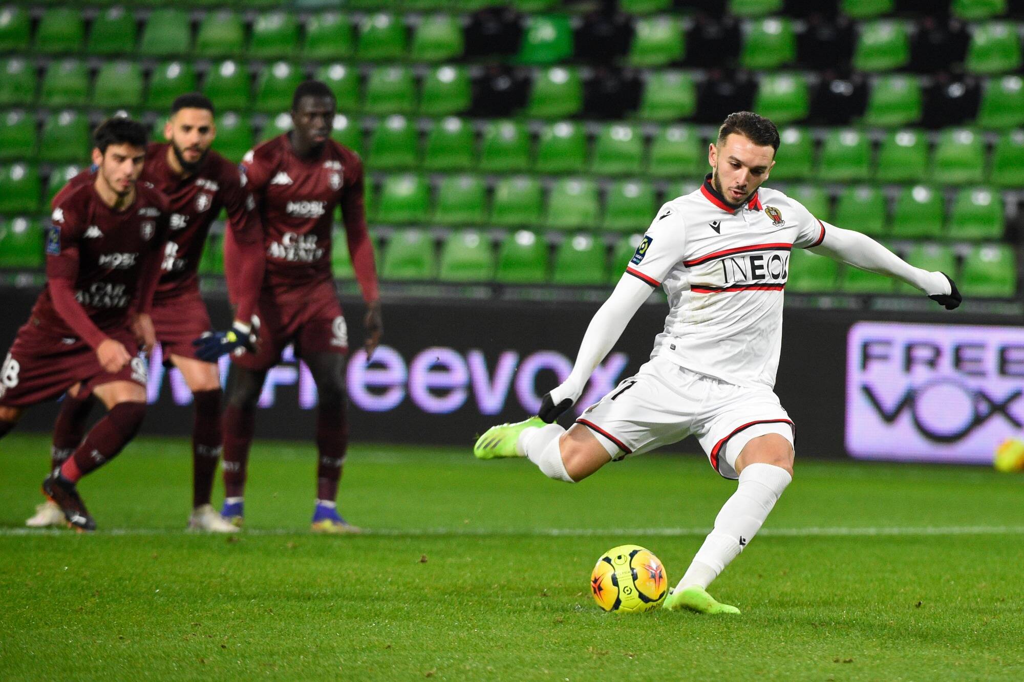 L'OGC Nice s'impose à Metz (2-0) et retrouve la 2e place de L1