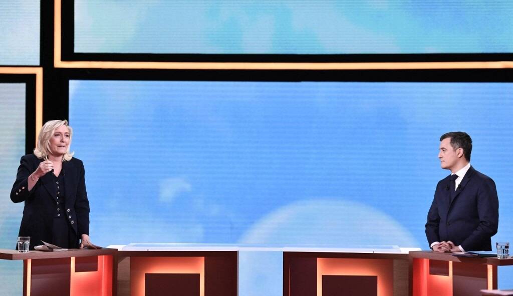 Évacuation musclée d'une militante anti-RN, Marine Le Pen et Gérald Darmanin se renvoient la balle