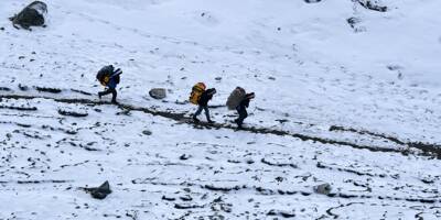 Deux alpinistes meurent d'épuisement après avoir gravi l'Everest