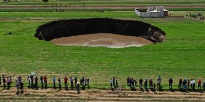 Un énorme trou apparaît dans un champ au Mexique, son origine toujours inconnue