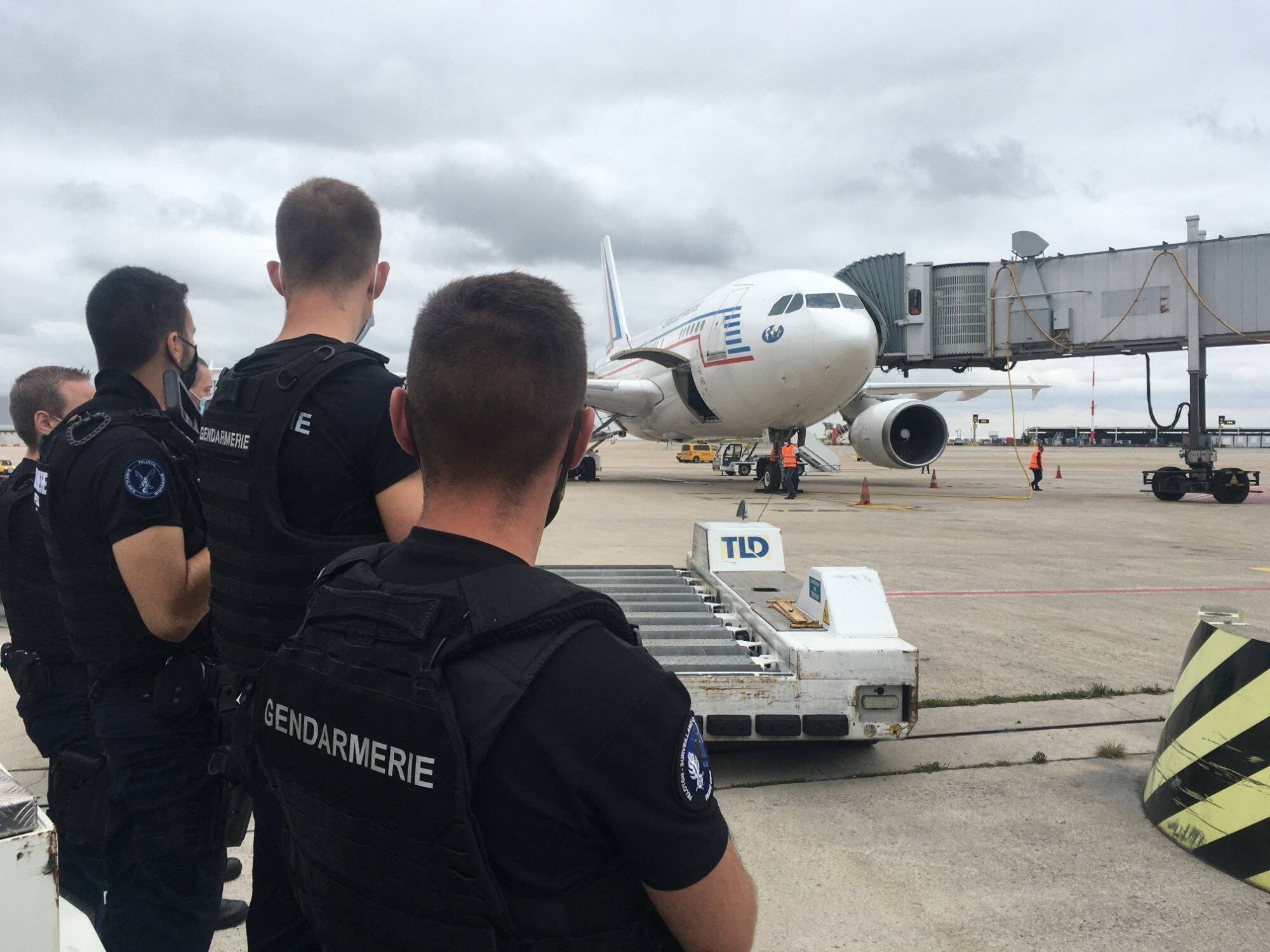 Un premier avion avec une centaine de personnes évacuées de Kaboul a atterri à Roissy, ce mardi 17 août