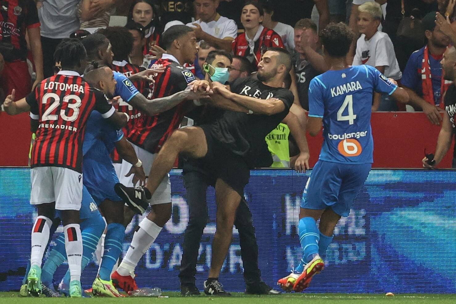 Le supporter de l'OGC Nice ayant visé Payet condamné à 12 mois de prison avec sursis et cinq ans d'interdiction de stade