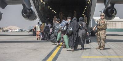 Attaque de roquettes contre l'aéroport de Kaboul confirmée, les évacuations 