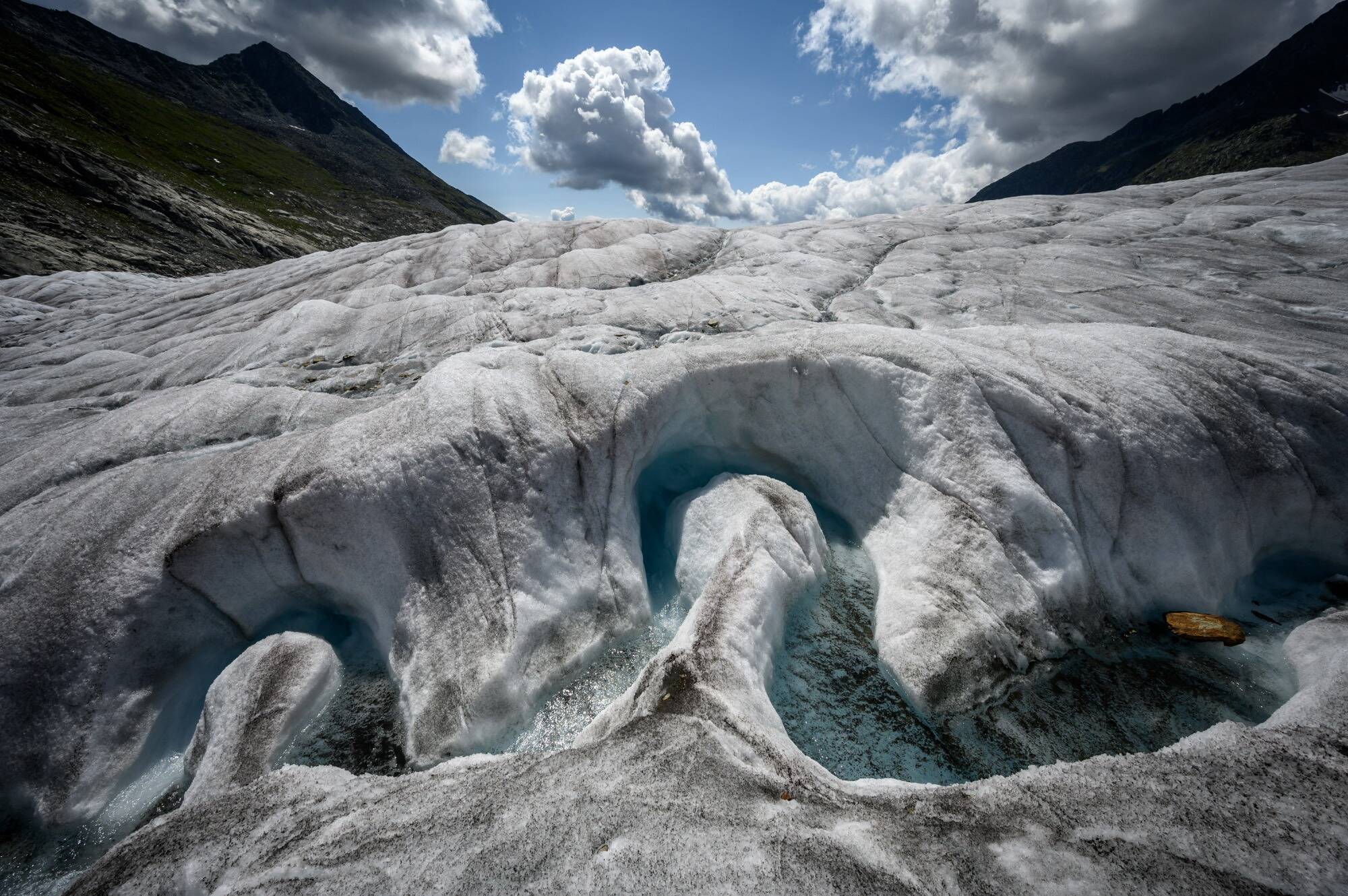 L'inquiétude est plus vive que jamais dans les Alpes, jamais les glaciers n'avaient fondu aussi vite en Suisse