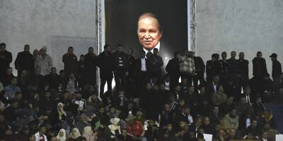 Mort de Bouteflika: Macron salue une 