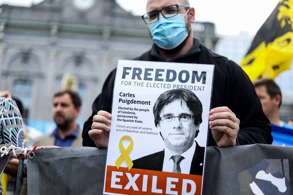 L'ex-président catalan Carles Puigdemont va être libéré dans l'attente d'une audience sur son extradition