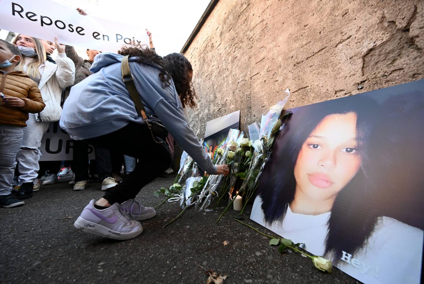 Lors de la marche blanche en l'honneur de la jeune fille. 