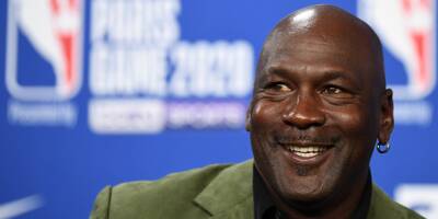 Une paire de baskets portée par Michael Jordan vendue 1,5 million de dollars aux enchères