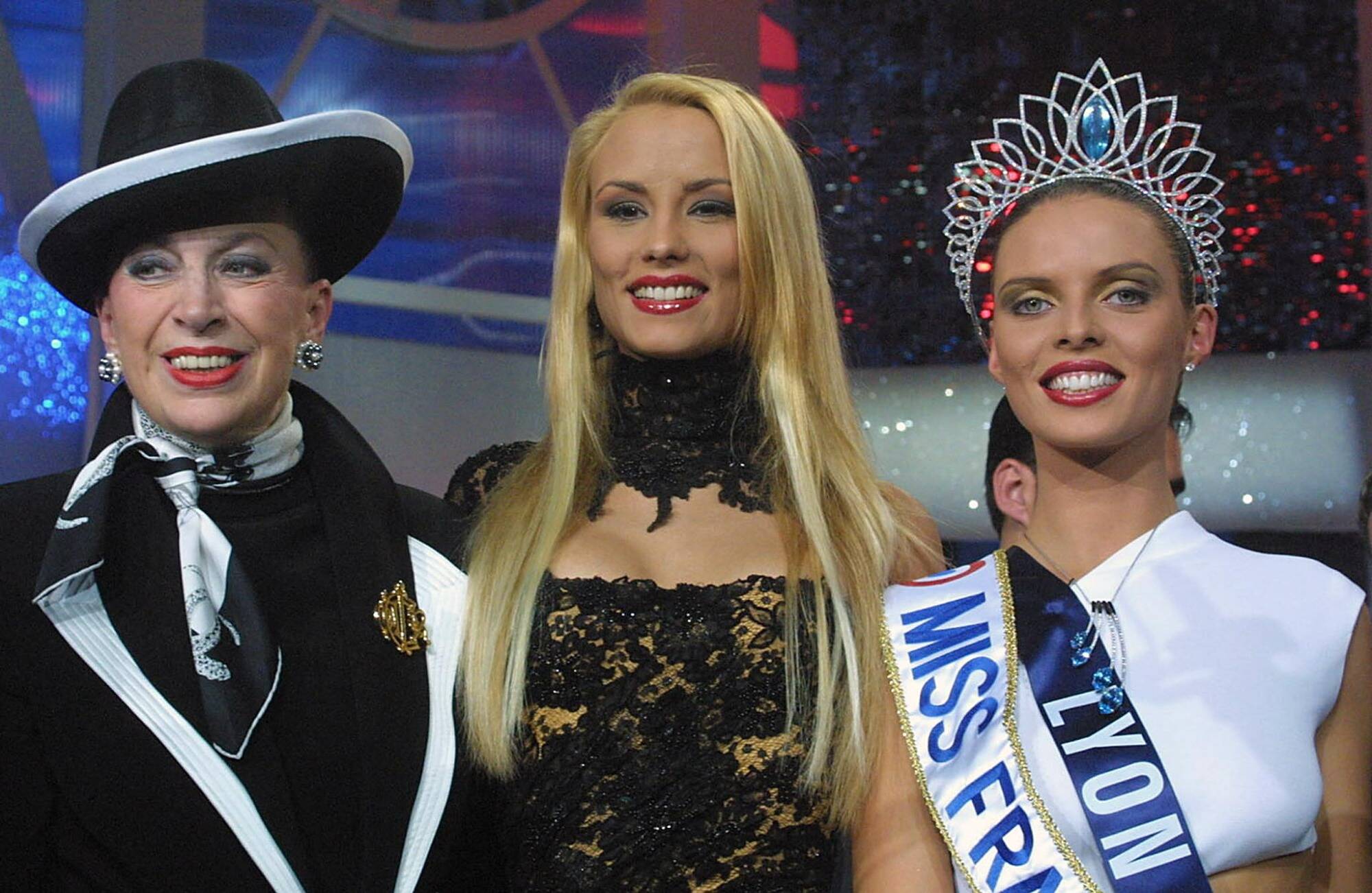 "C'était l'histoire de Miss France": Sylvie Tellier rend hommage à Geneviève de Fontenay