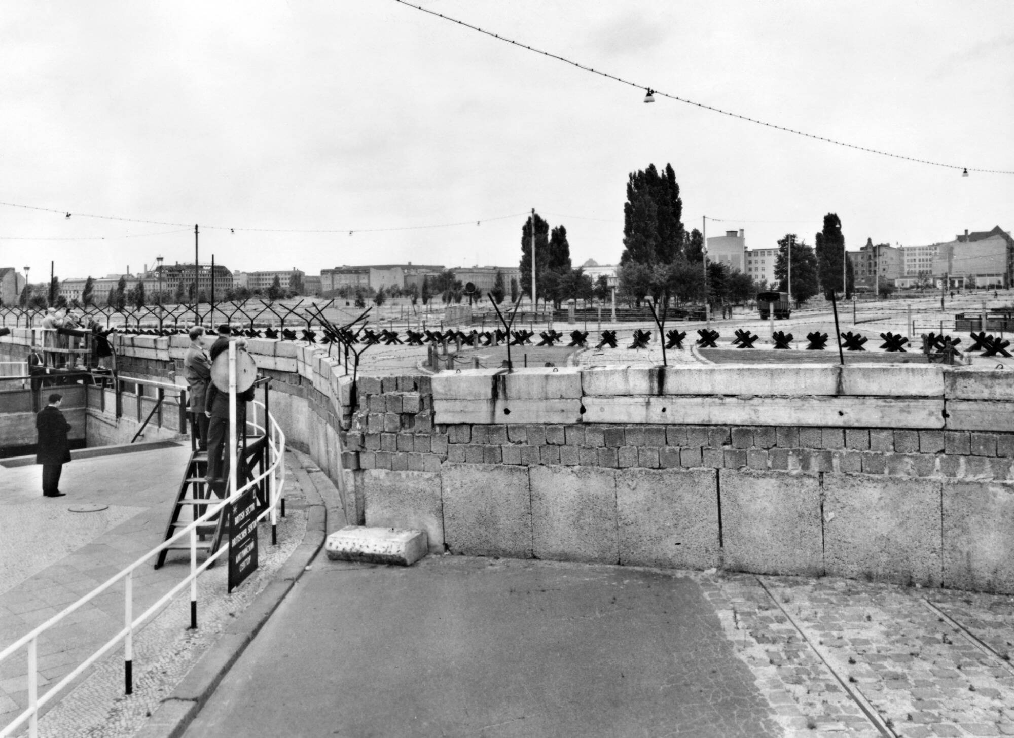 Au petit matin, il y a soixante ans, un mur divisait berlin