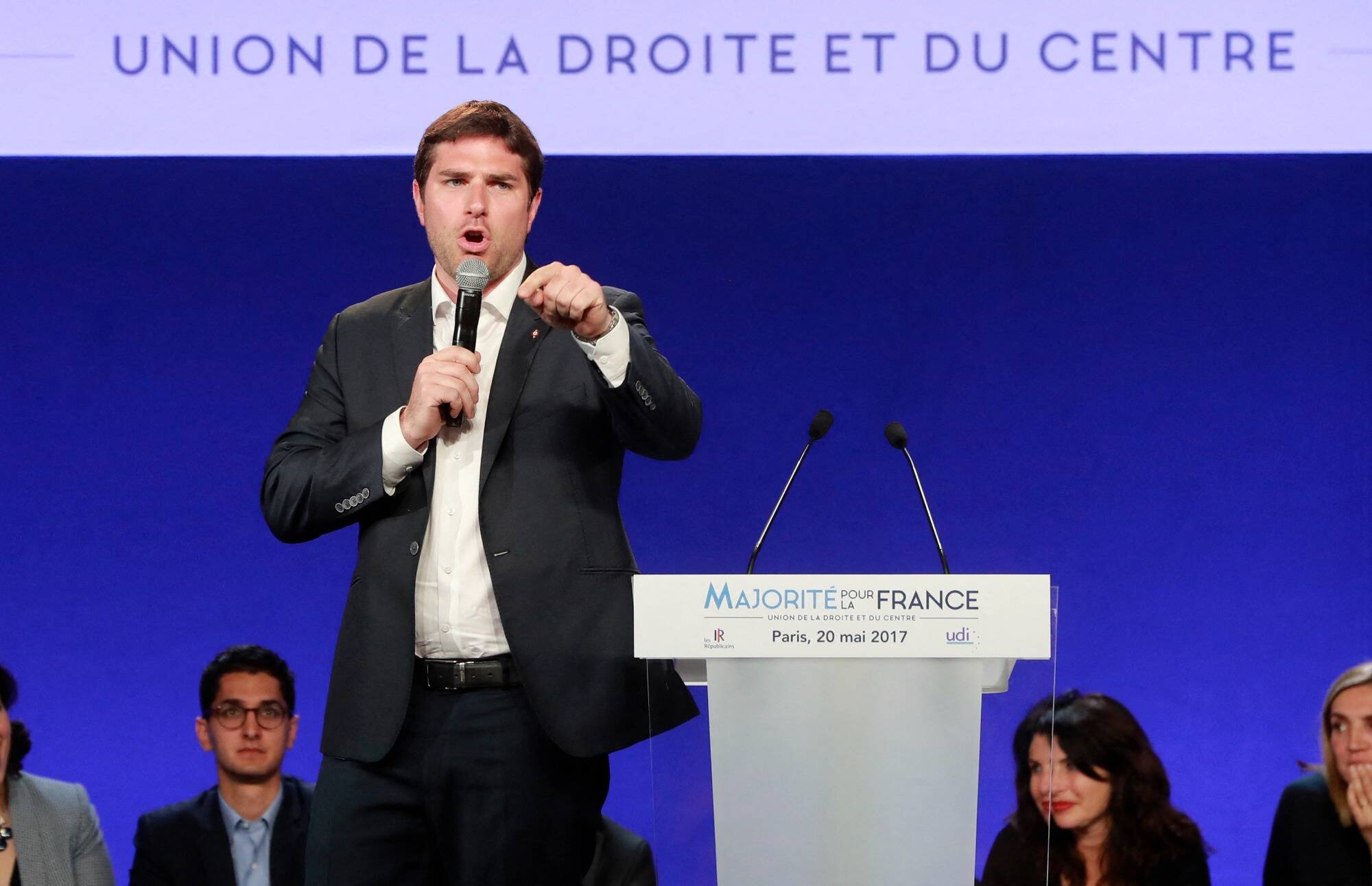 "Ma femme et mes enfants en état de choc et blessés": le domicile du maire de cette commune du Val-de-Marne attaqué à la voiture-bélier