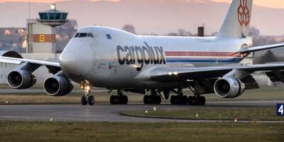 Le train d'atterrissage d'un avion se casse, l'incident filmé et publié sur les réseaux sociaux
