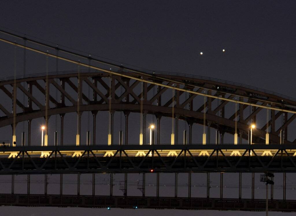 Que sont donc ces cinq points très lumineux alignées et observables en ce moment dans le ciel?