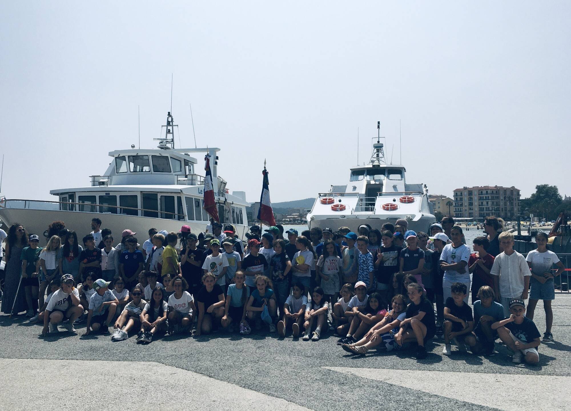 Des écoliers découvrent des lieux du Débarquement en Provence à Bormes-les-Mimosas