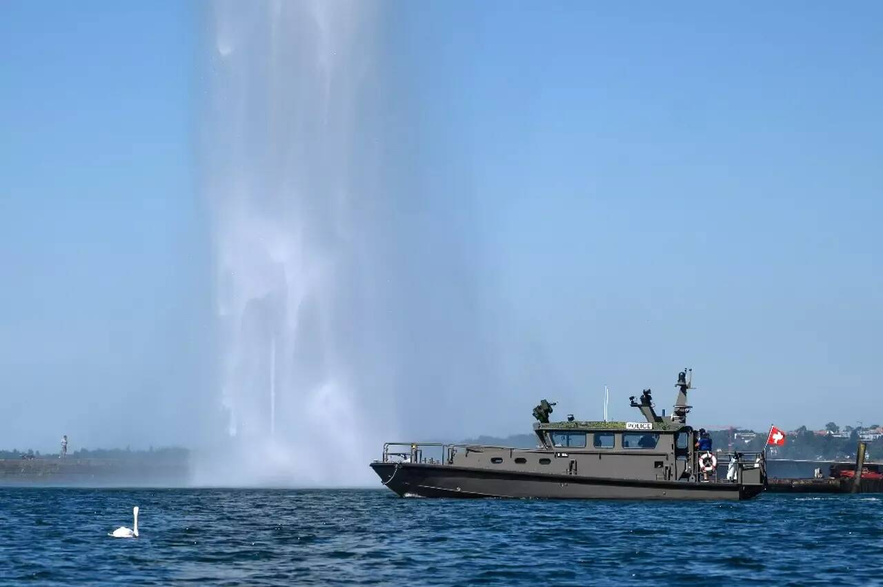 Il veut embrasser le jet d'eau de Genève, se retrouve propulsé dans les airs et finit à l'hôpital