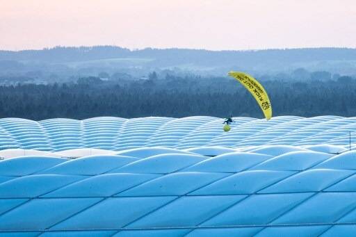 Deux blessés, un crash évité sur une tribune... ce que l'on sait au lendemain de l'intrusion d'un militant de Greenpeace en ULM avant France-Allemagne