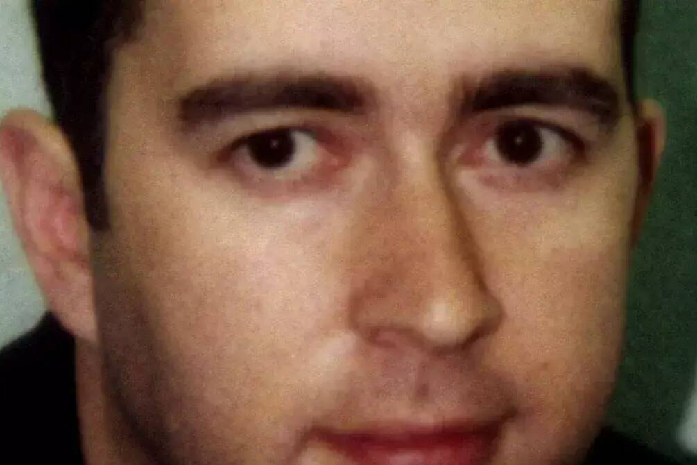 "Il a remis le contact et leur a foncé dessus": un escroc britannique rendu célèbre sur Netflix jugé en France pour avoir renversé deux gendarmes