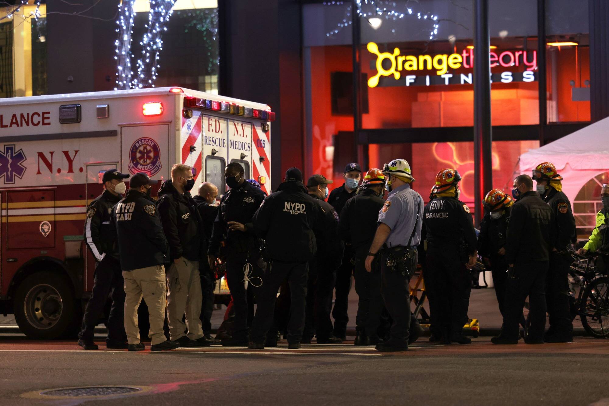 Une voiture percute des manifestants à New York, plusieurs blessés