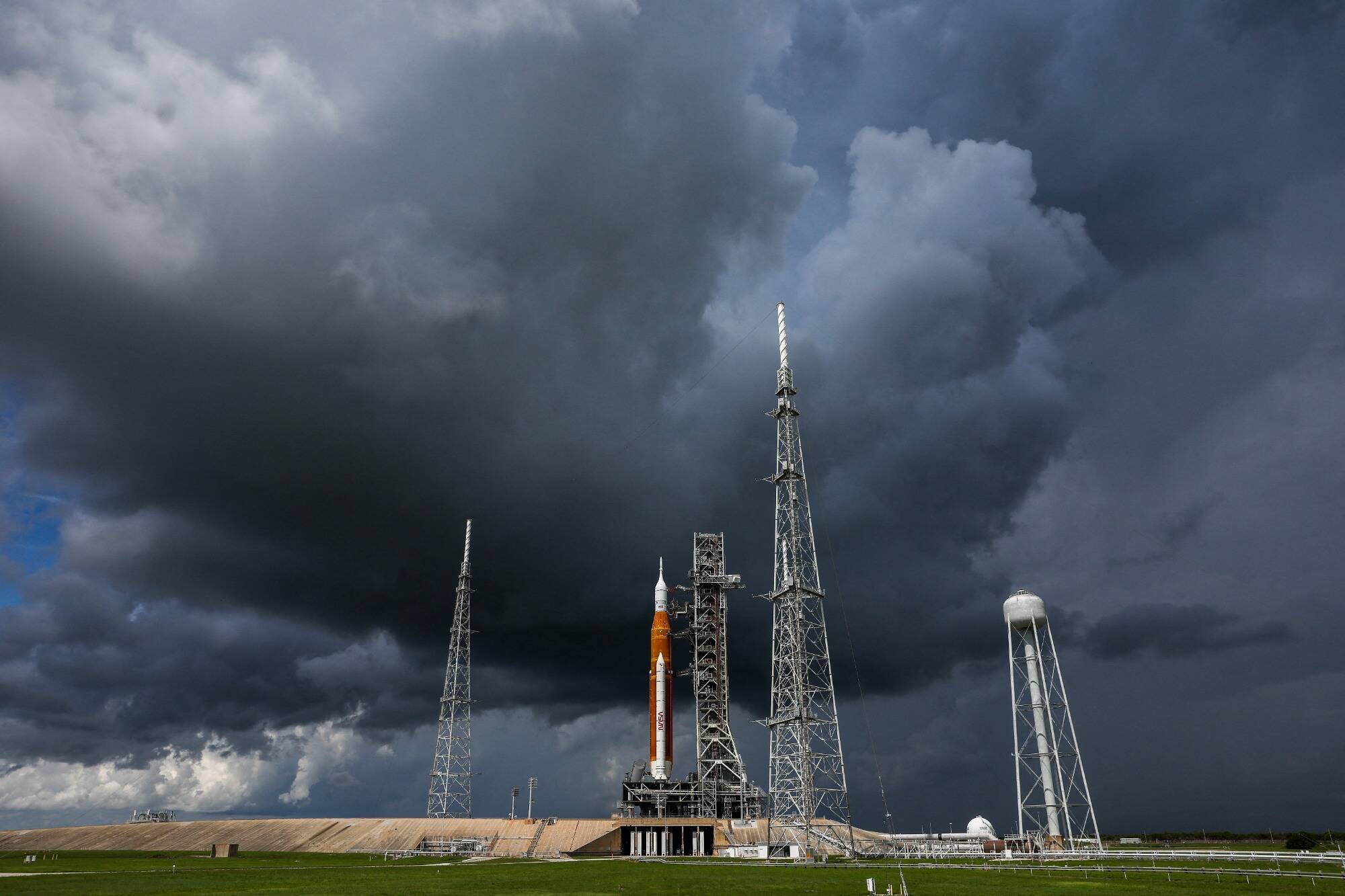 Lancement de la fusée: près de 400.000 spectateurs attendus en Floride pour le décollage vers la Lune