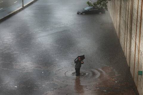 Pluies torrentielles, Les rues de New York inondées, le métro en partie  paralysé