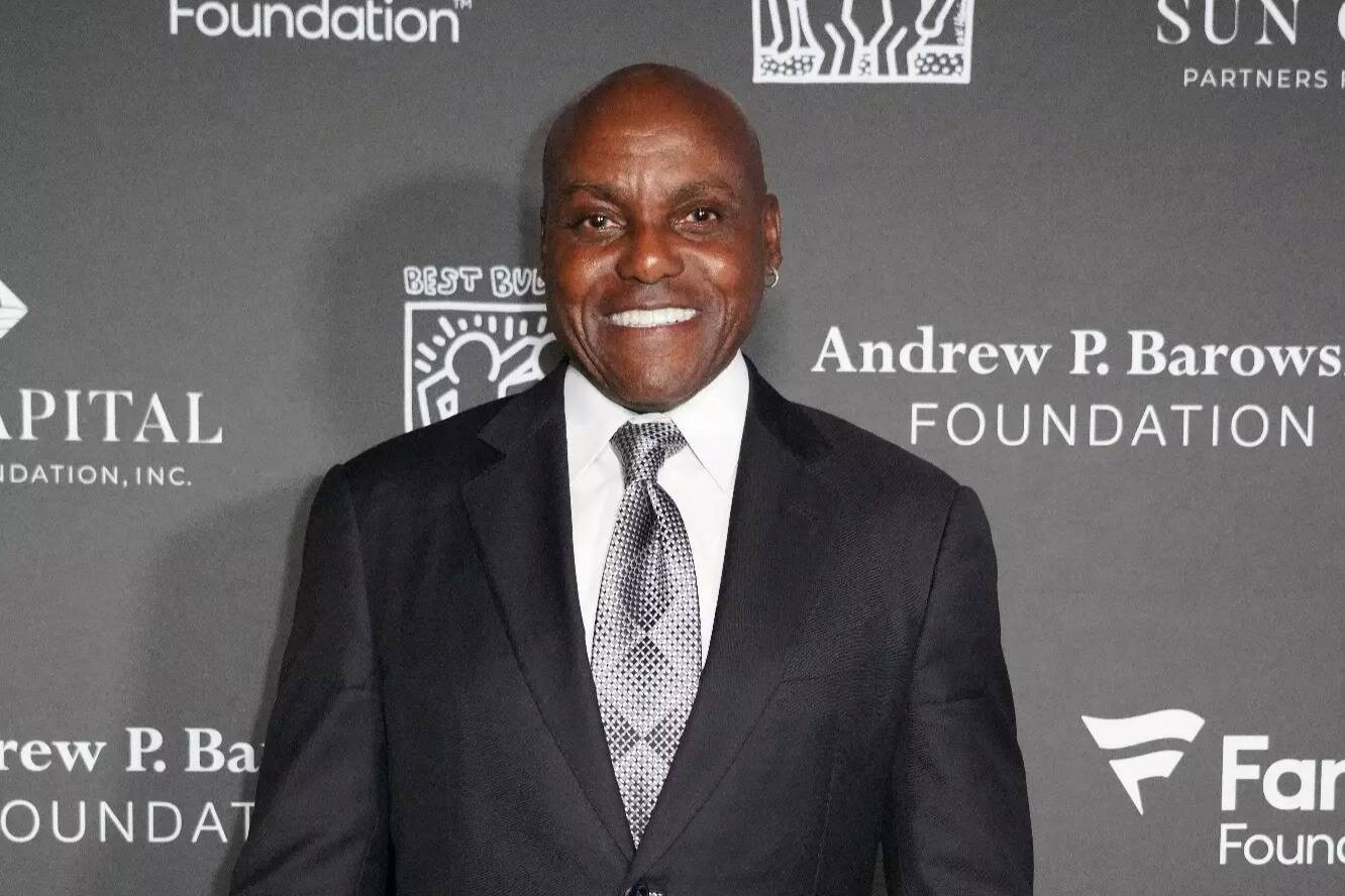 "Je pense que les Jeux de Paris vont être fabuleux": la légende de l'athlétisme Carl Lewis enthousiaste à l'approche de Paris-2024