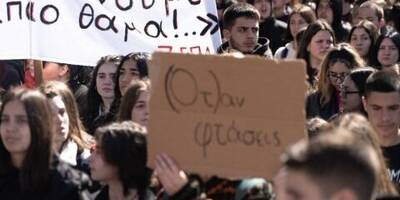 Catastrophe ferroviaire en Grèce: violents affrontements entre policiers et manifestants