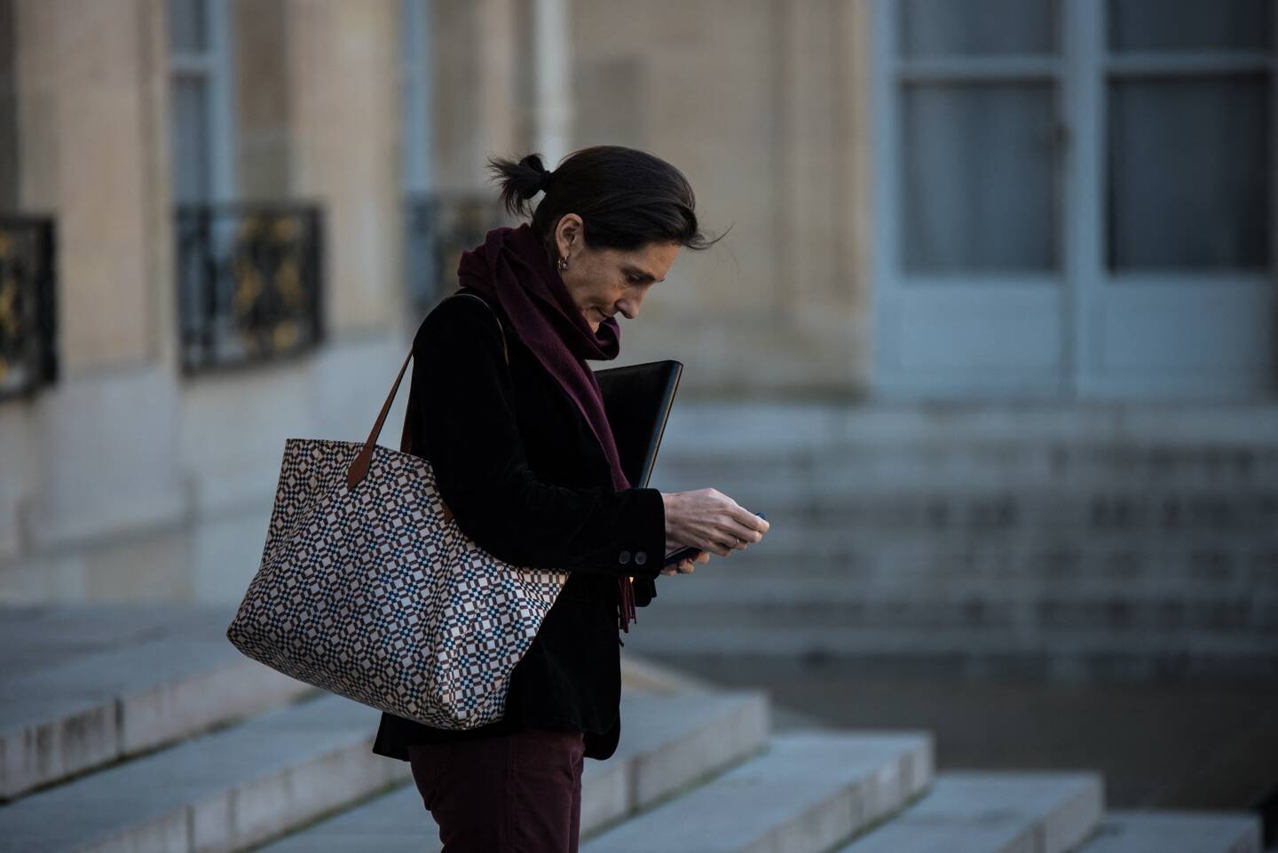 La toute nouvelle ministre de l'Education Nationale est dans en pleine tempête après avoir affirmé qu'elle avait fait le choix de scolariser ses enfants dans le privé, en raison "d'un paquet heures non-remplacés" dans l'école publique. 