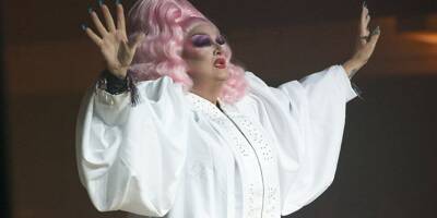 Perruque rose, talons hauts et crucifix: un pasteur américain écarté pour être apparu en drag queen à la télé