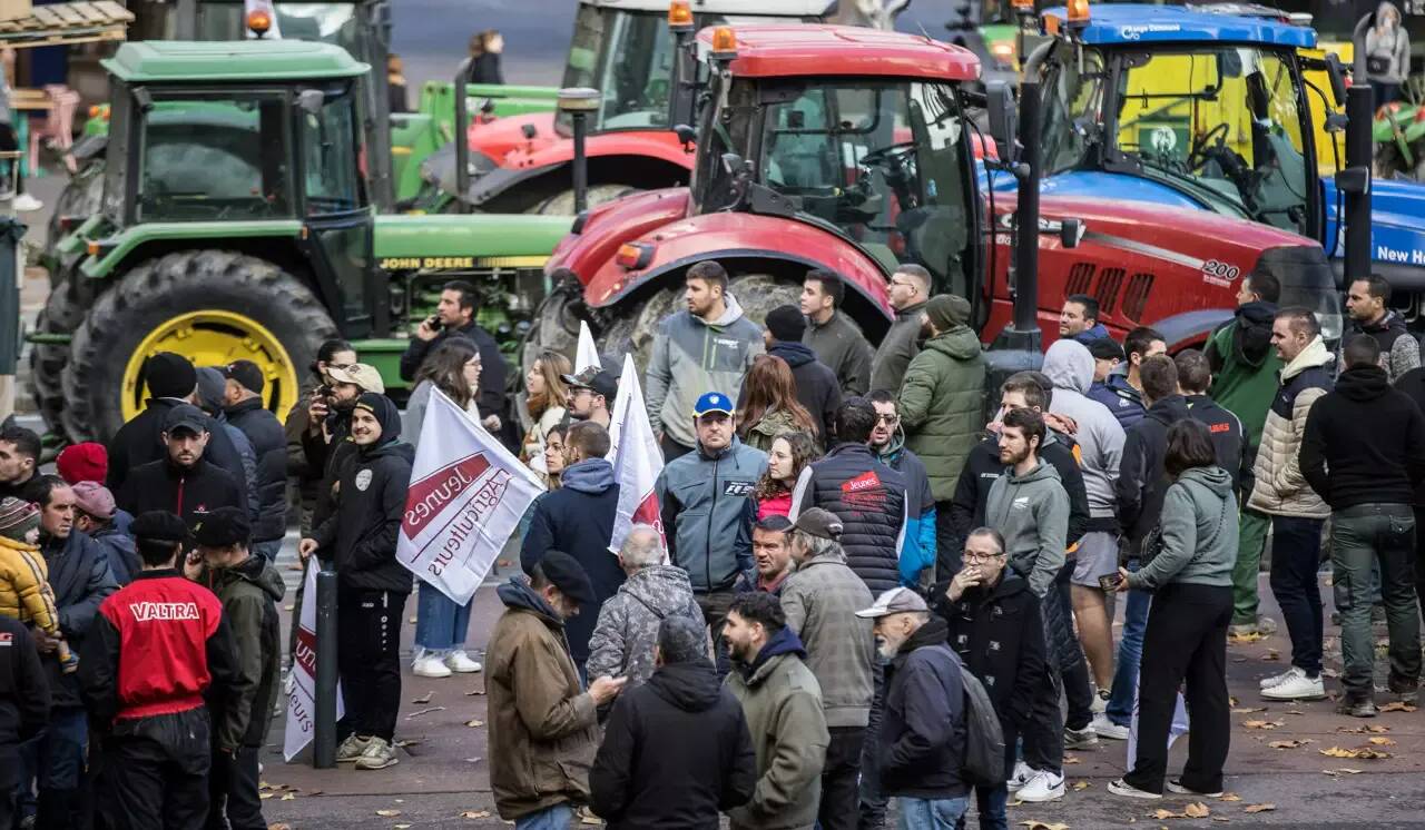 Colère des agriculteurs: les syndicats restent déterminés à poursuivre leurs actions après leur rencontre avec Emmanuel Macron