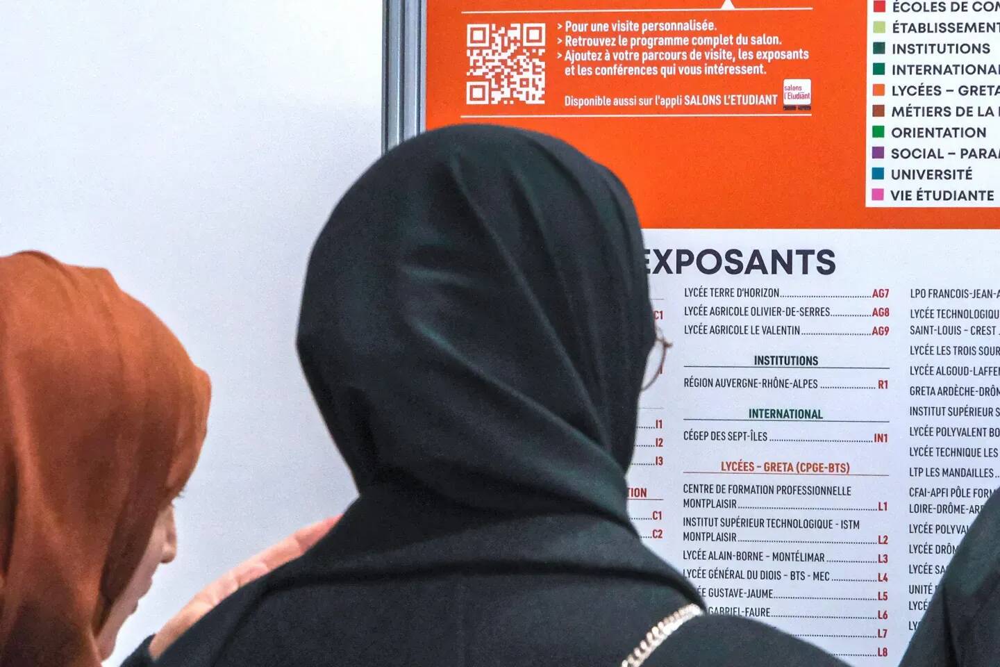 "On ne pourra plus porter d'abaya à l'école", annonce le ministre de l'Education Gabriel Attal