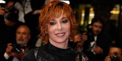 Dans une sublime robe en dentelle noire, Mylène Farmer crée à nouveau l'évènement sur le tapis rouge du film 