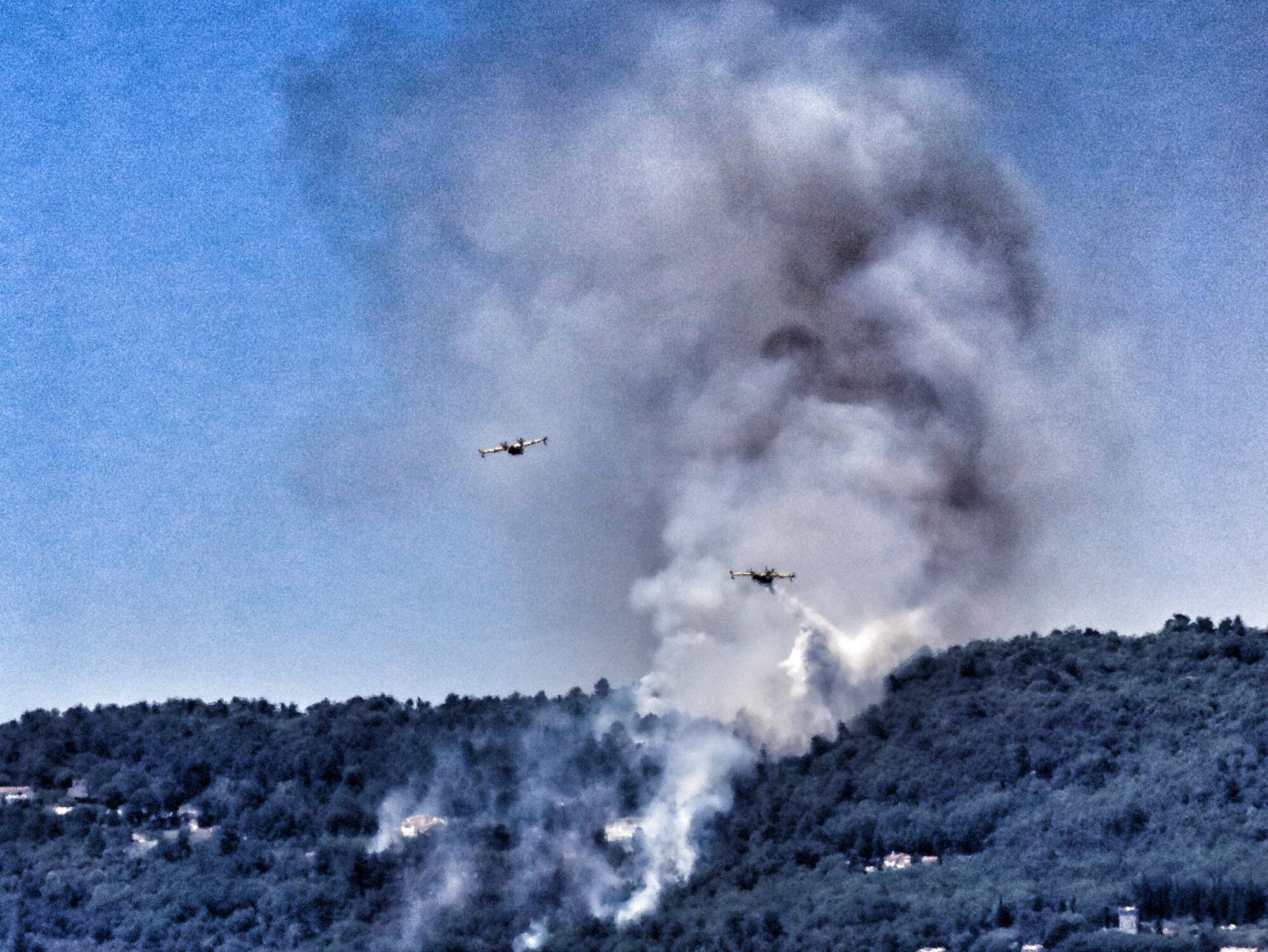 Incendie En Cours Aujourdhui Var Violent feu de forêt à quelques kilomètres du Var: une centaine d'hectares  menacés, 8 déjà brulés - Var-Matin