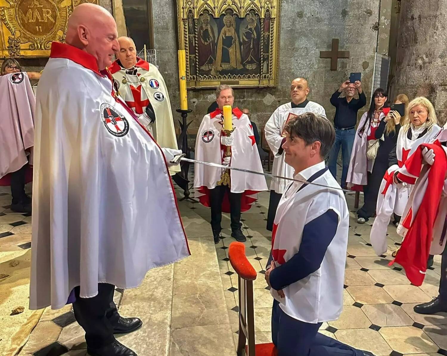 À Grasse, le maire Jérôme Viaud a été intronisé chevalier par l'association des Templiers du Devoir