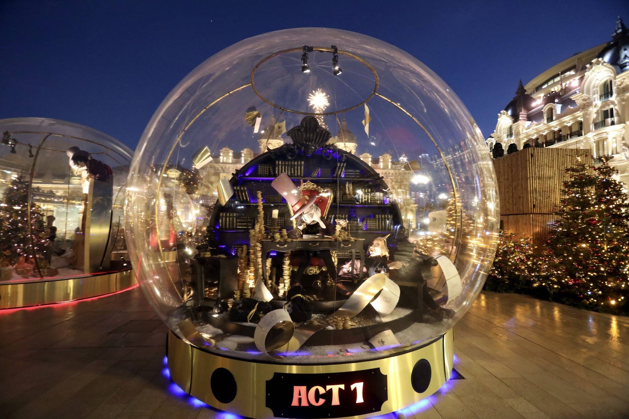 Un conte de Noël de Dickens grandeur nature sur la place du Casino de Monte-Carlo