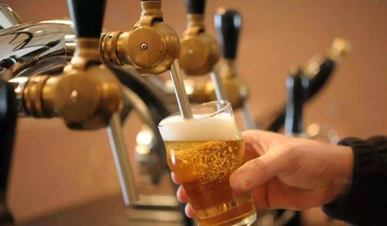 Guerre en Ukraine: le brasseur Heineken annonce son retrait de Russie et garantit les salaires de ses 1.800 collaborateurs