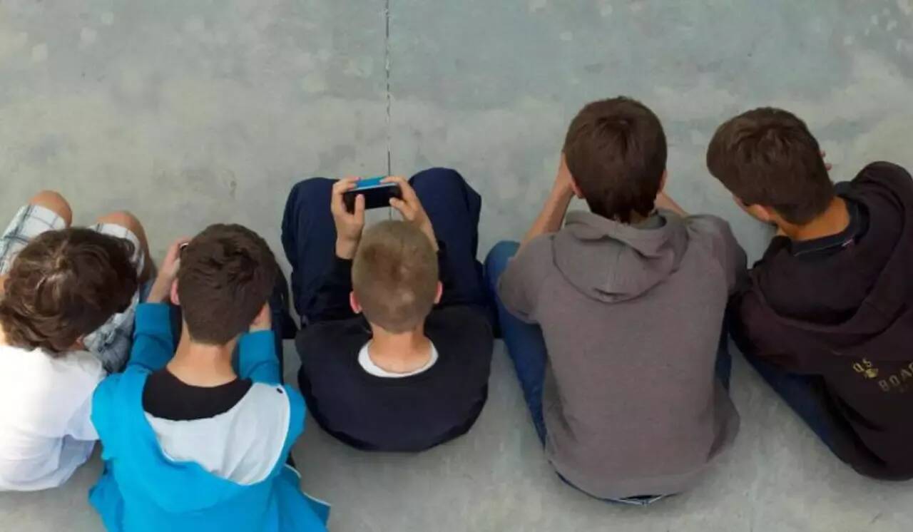Vers une généralisation de l'interdiction des téléphones portables au collège? Le gouvernement souhaite une mise en place à la rentrée 2025