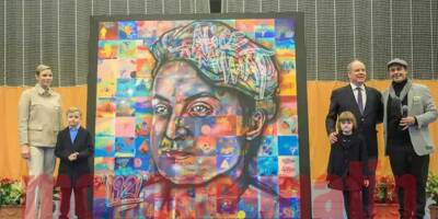 Droit des femmes: l'artiste Mr OneTeas réalise une oeuvre en hommage à Alice Milliat avec des écoliers et le couple princier
