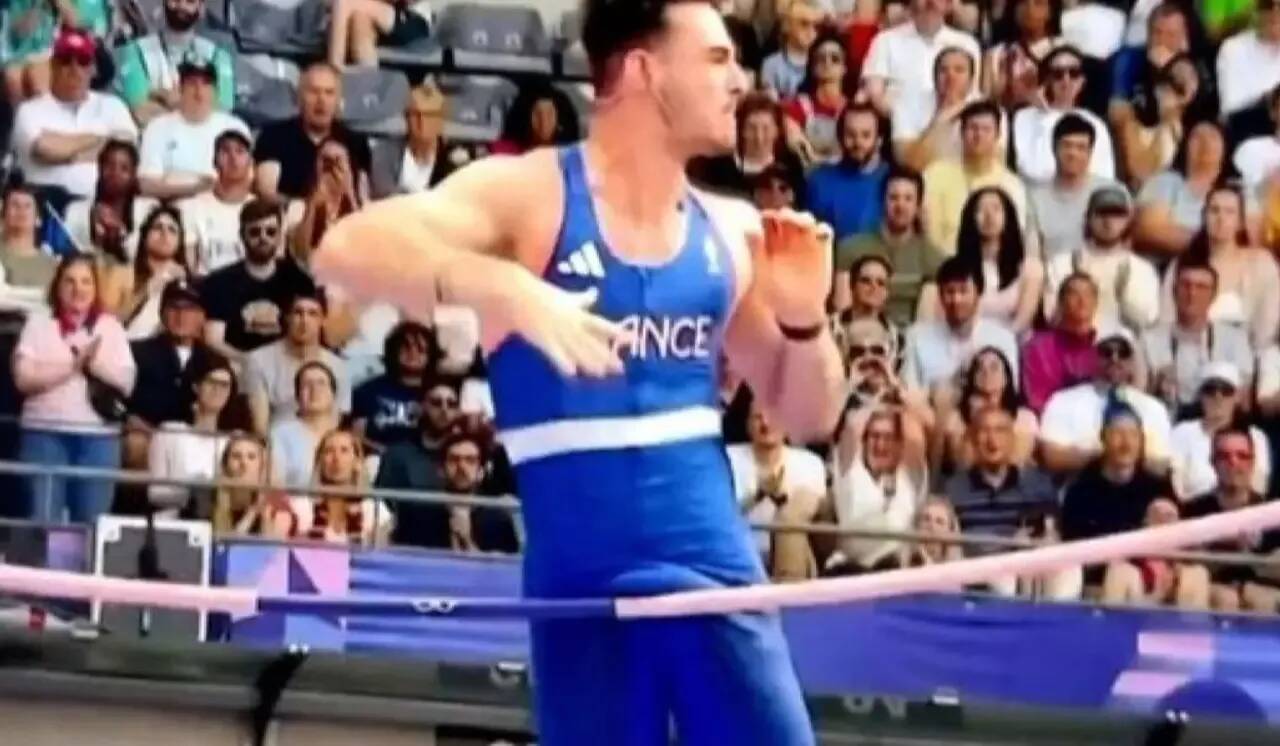 JO 2024: désormais mondialement connu pour son "paquet", le perchiste varois Anthony Ammirati réagit avec humour sur les réseaux