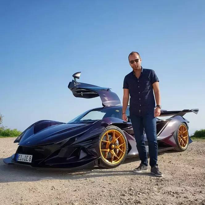 VIDEOS. Le créateur de contenus et chasseur de voitures d'exception "G-E Supercars" nous explique pourquoi l'été a été dingue à Monaco