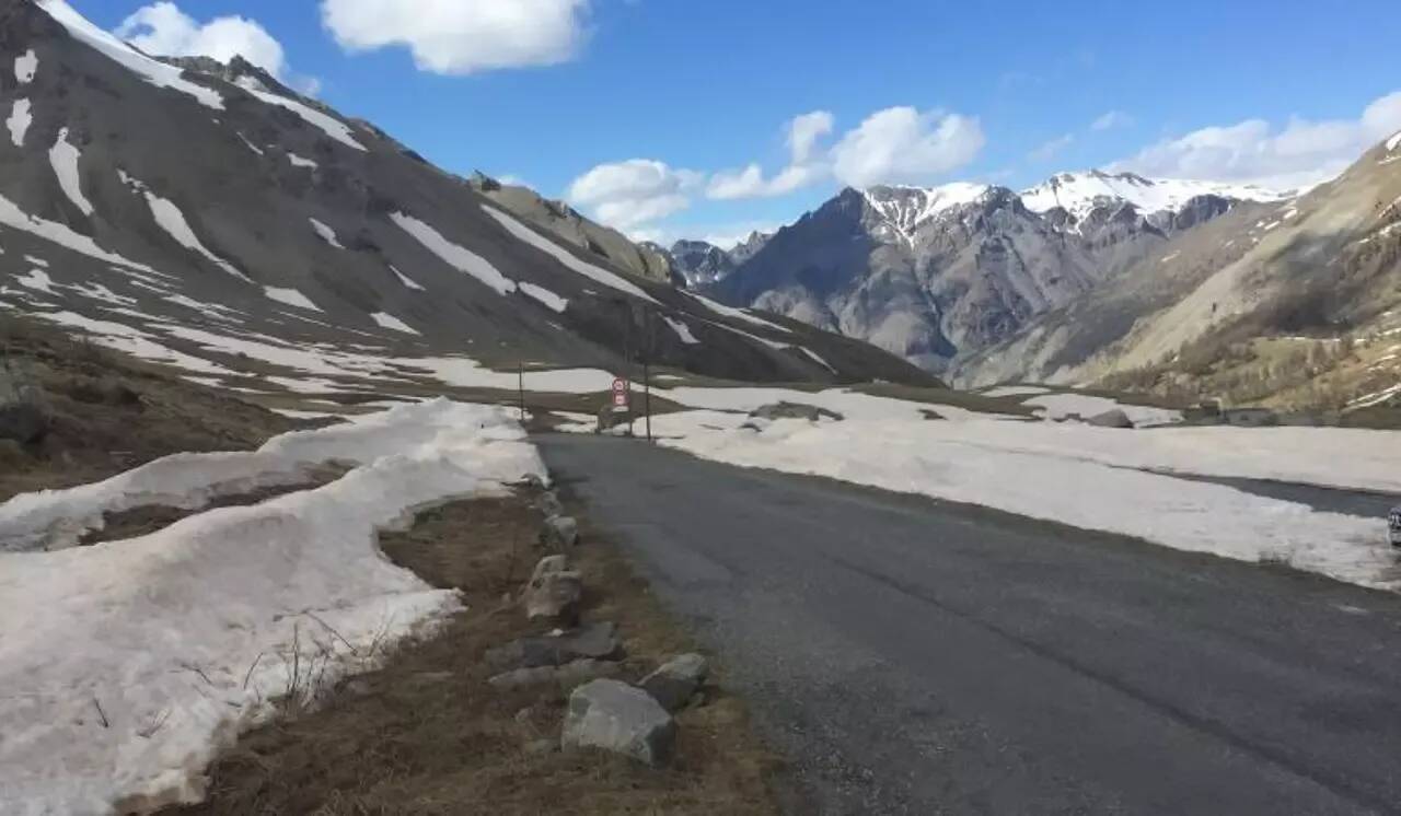 L'accès au col de la Cayolle est fermé en raison des conditions météo pour "une durée indéterminée" à compter de ce mardi