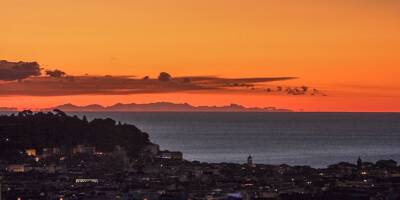 Encore de magnifiques images de la Corse à l'horizon ce lundi matin depuis la Côte d'Azur