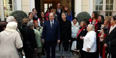 Le prince Albert II et la princesse Charlène ont distribué les colis de Noël aux bénéficiaires de la Croix-Rouge à Monaco